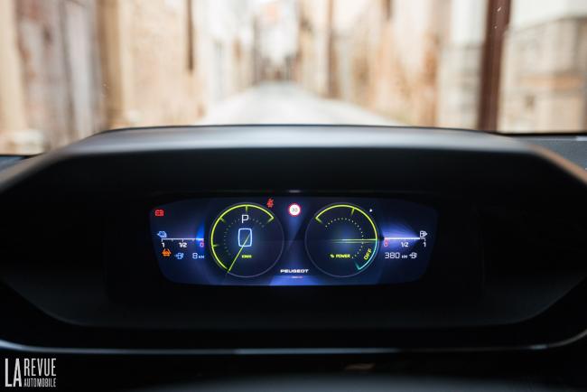 Interieur_peugeot-408-essai_3