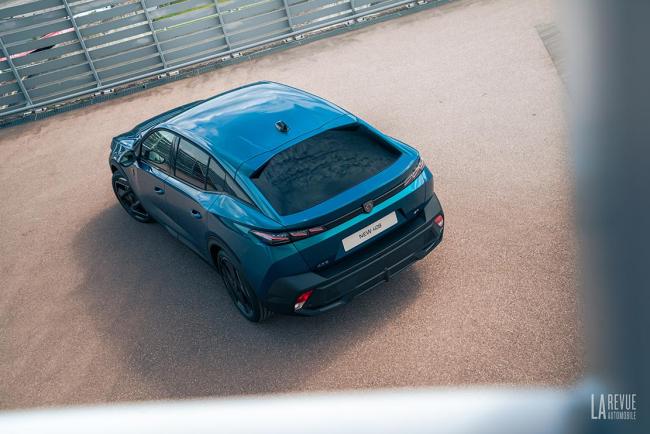 Exterieur_peugeot-408-le-melange-entre-berline-et-suv_7