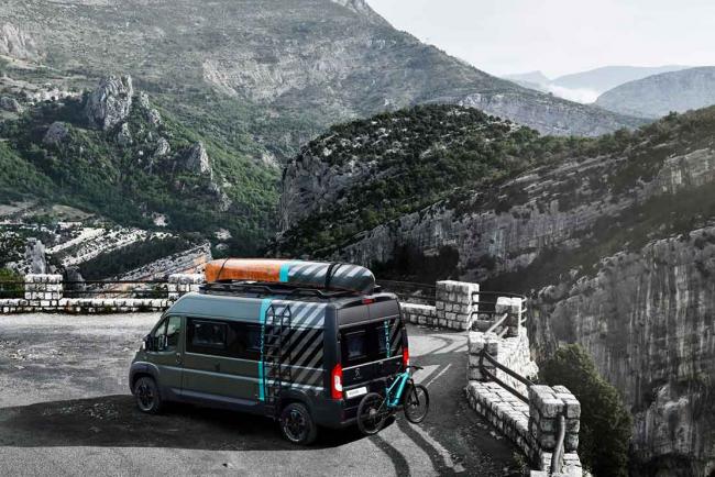 Galerie Peugeot BOXER 4x4 concept : un grand camping car en préparation