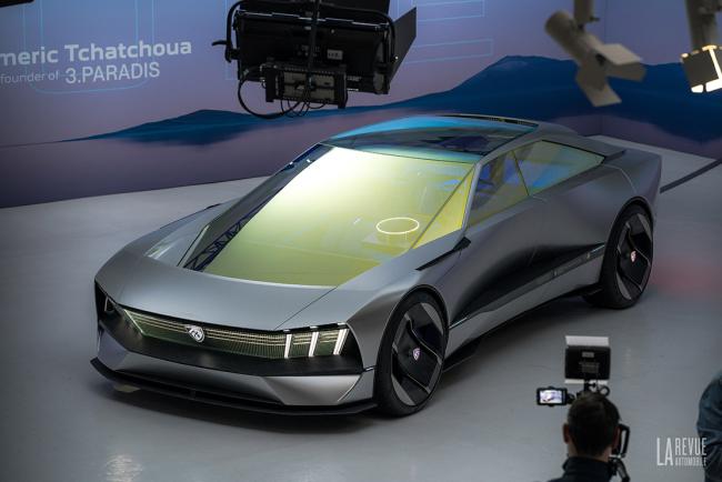 Découverte du concept-car Peugeot Inception : impressions en tous genres