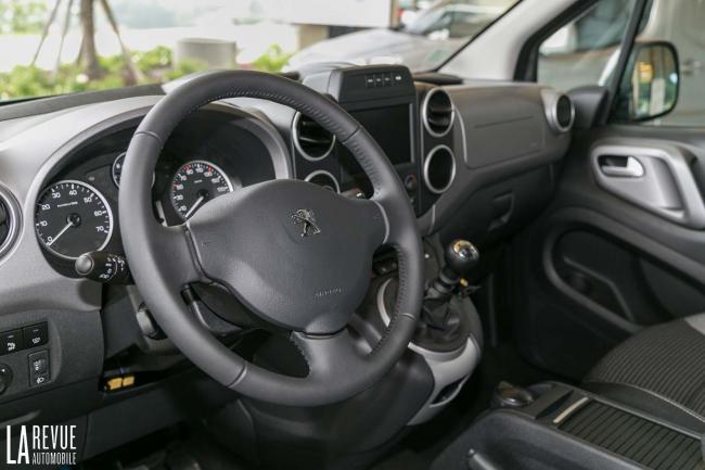 Interieur_Peugeot-Partner-Tepee-Bluehdi120_21