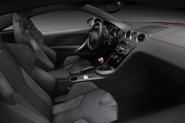 Interieur_Peugeot-RCZ-R-2013_11