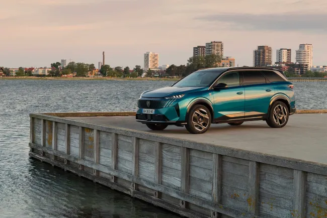 Essai Peugeot e-5008 : le vaisseau-lion caméléon au cœur des fjords