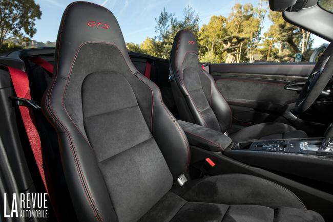 Interieur_Porsche-911-Carrera-4-GTS-Cabriolet-2017_30