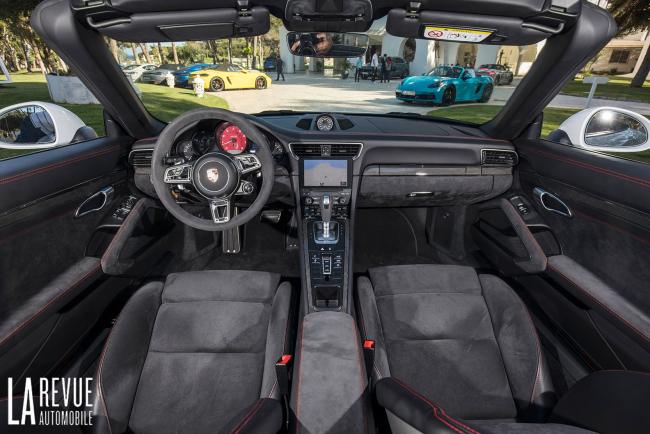 Interieur_Porsche-911-Carrera-4-GTS-Cabriolet-2017_34