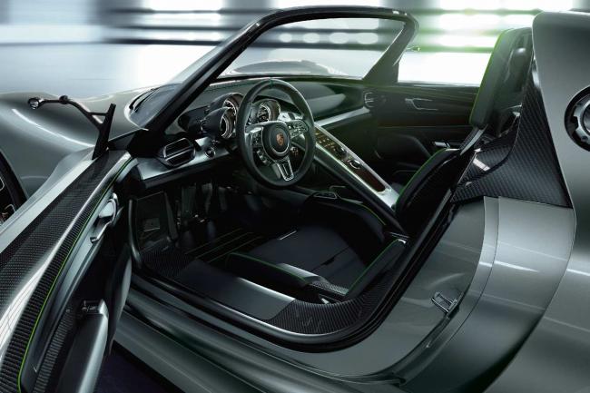 Interieur_Porsche-918-Spyder_16