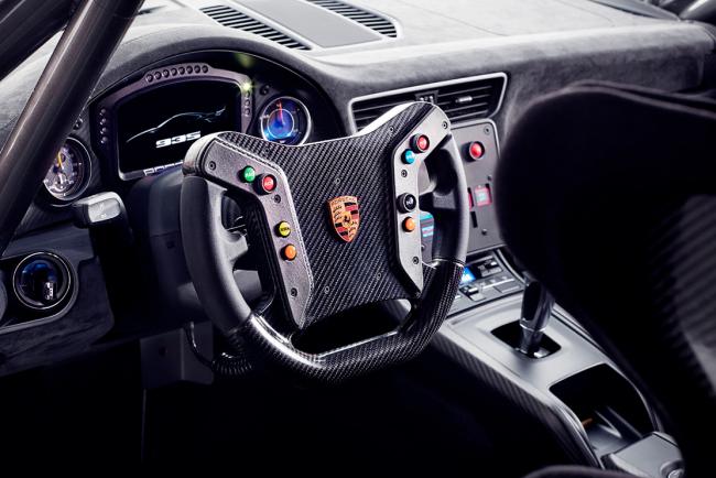 Interieur_Porsche-935-2018_16