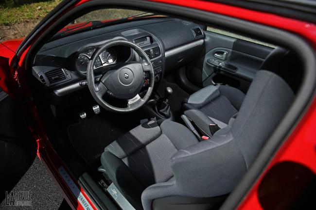 Interieur_Renault-Clio-2-RS-Trophy_32