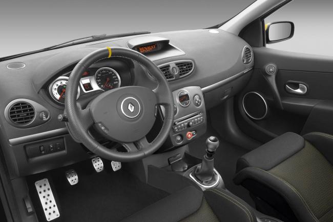 Interieur_Renault-Clio-RS-Red-Bull-Racing-RB7_4