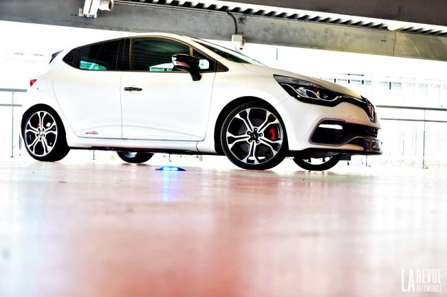 Exterieur_Renault-Clio-RS-Trophy-220-EDC_24