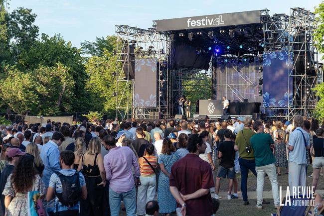 Exterieur_festiv4l-la-r4-a-l-honneur-en-musique_2