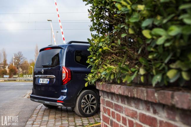 Exterieur_renault-kangoo-e-tech-essai_10