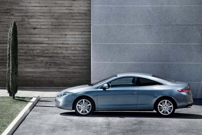 Exterieur_Renault-Laguna-Coupe-2012_2