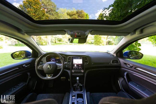 Interieur_renault-megane-e-tech-essai_0