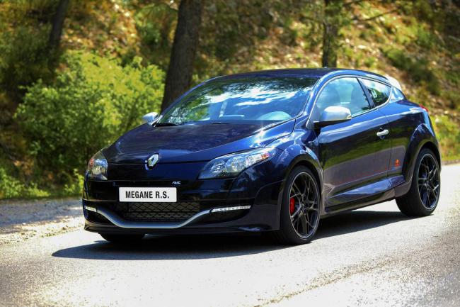 Exterieur_Renault-Megane-RS-Red-Bull-Racing-RB8_4