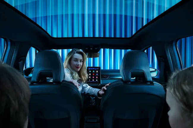 Avec Symbioz, Renault invente le SUV monospace ...