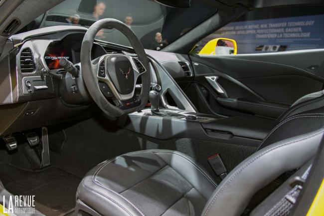 Interieur_Salons-Corvette-C7-Z06_11