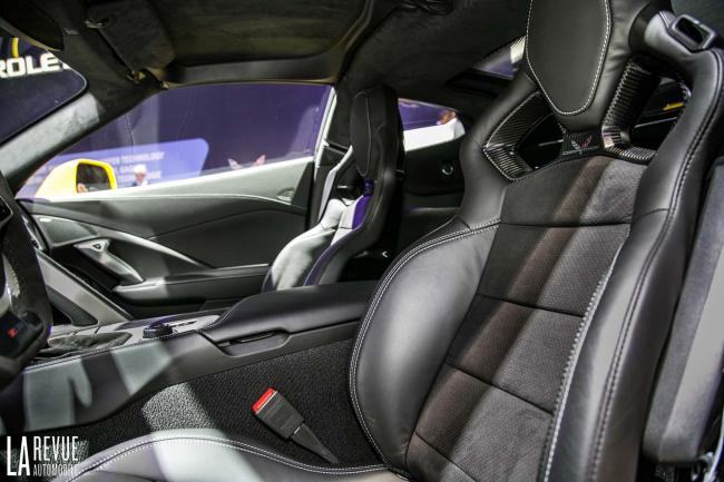 Interieur_Salons-Corvette-C7-Z06_10