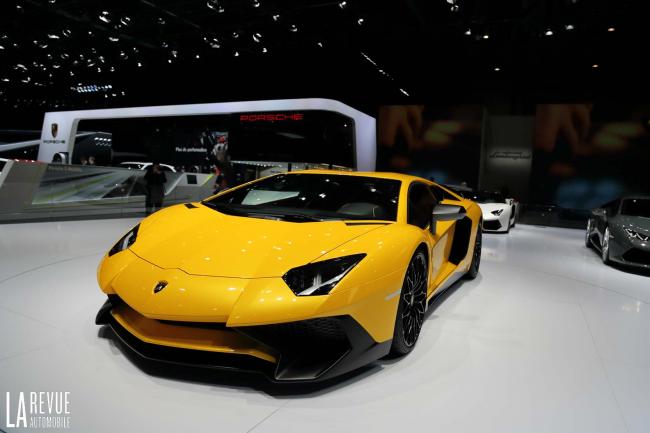 Exterieur_Salons-Lamborghini-Aventador-SV_9