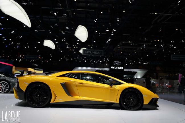 Exterieur_Salons-Lamborghini-Aventador-SV_13