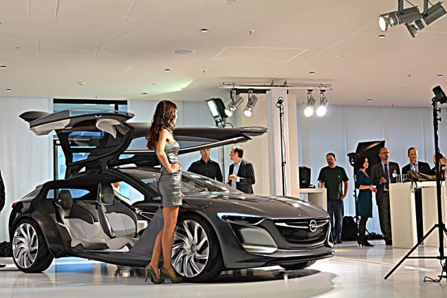 Exterieur_Salons-Opel-Monza-Presentation_5