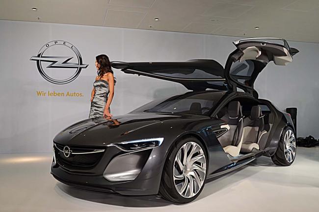 Exterieur_Salons-Opel-Monza-Presentation_1