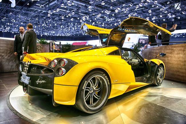 Exterieur_Salons-Pagani-Geneve-2014_3