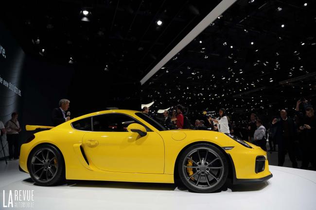 Exterieur_Salons-Porsche-Cayman-GT4_6