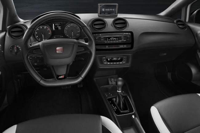 Interieur_Seat-Ibiza-Cupra-2013_13