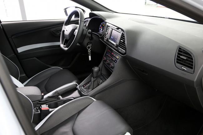 Interieur_Seat-Leon-Cupra-280-2014_36