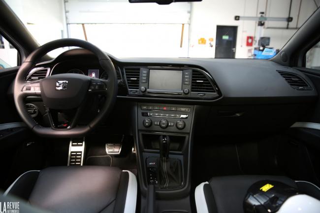 Interieur_Seat-Leon-ST-Cupra-Nurburgring_37