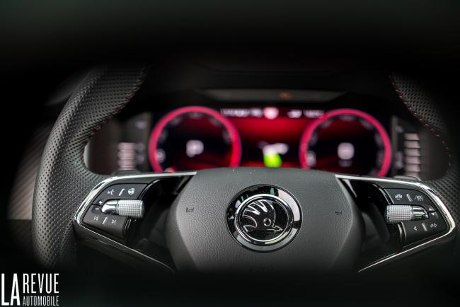 Interieur_skoda-kodiaq-rs-2022-essai_4