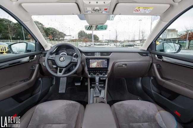 Interieur_Skoda-Octavia-Laurin-et-Klement-2017_33