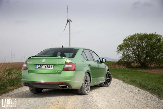 Exterieur_Skoda-Octavia-RS-TDI-2017_16