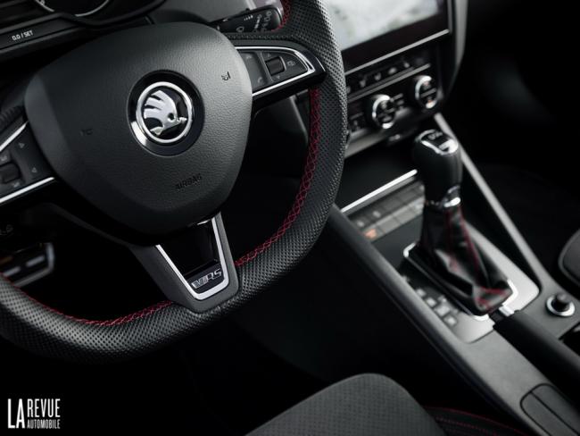 Interieur_Skoda-Octavia-RS245_31