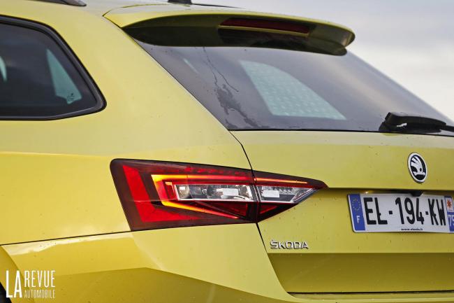 Exterieur_Skoda-Superb-Combi-Sportline_27