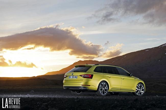 Exterieur_Skoda-Superb-Combi-Sportline_36