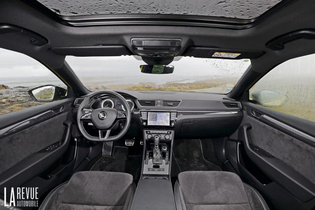 Interieur_Skoda-Superb-Combi-Sportline_51