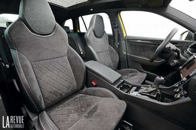 Interieur_Skoda-Superb-Combi-Sportline_44