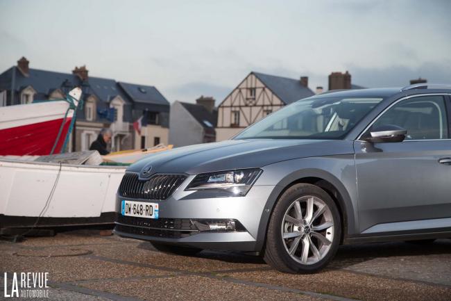 Exterieur_Skoda-Superb-Combi-TDI_2