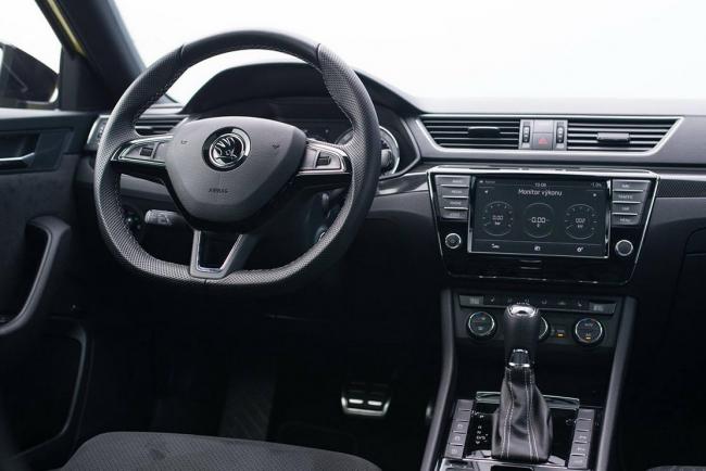 Interieur_Skoda-Superb-Sportline-Dragon-Skin_30