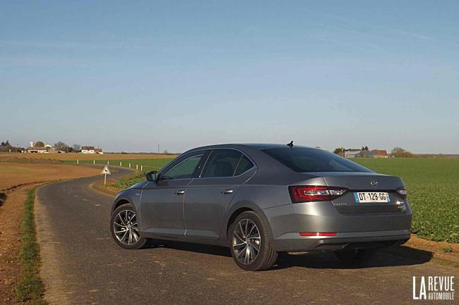 Exterieur_Skoda-Superb-TDI-190_8