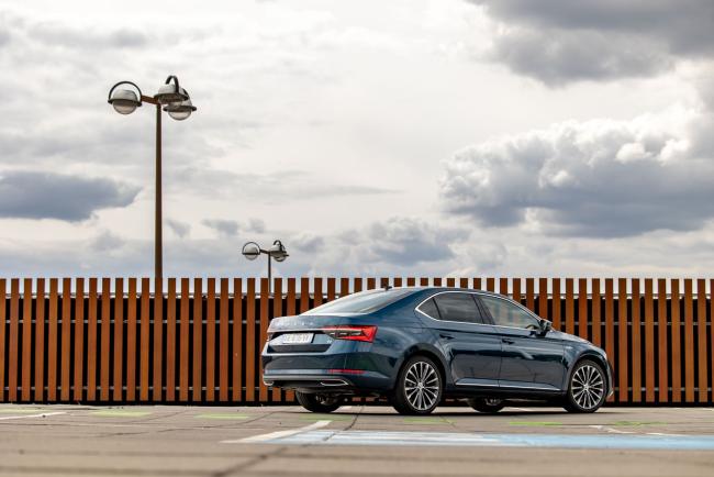 Exterieur_skoda-superb-iv-essai_10