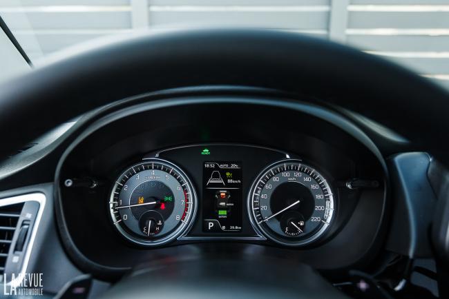 Interieur_suzuki-s-cross-essai_4