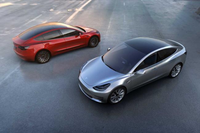 Tesla Model 3 : les versions dual et performance annoncées