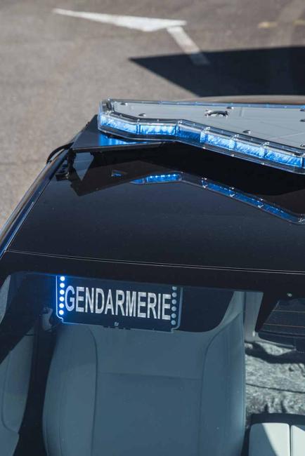 Exterieur_tesla-model-s-performance-gendarmerie_8