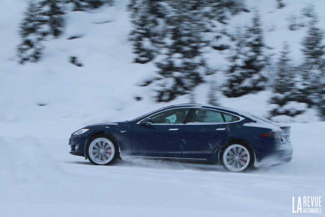 Exterieur_Tesla-Model-S-P90D_12