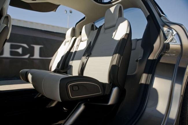 Interieur_Tesla-Model-X_16