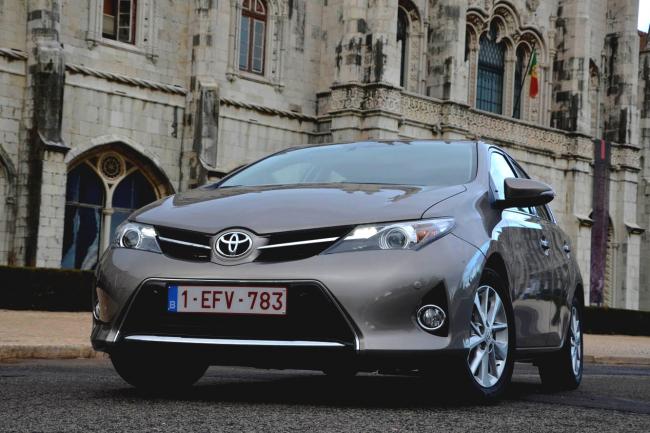 Exterieur_Toyota-Auris-D-4D-Dynamic_0