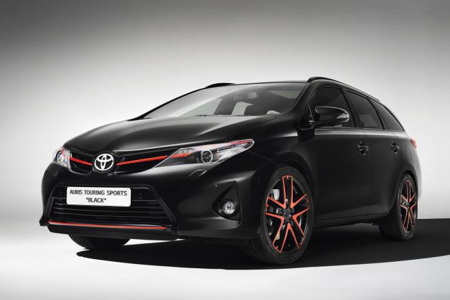 Exterieur_Toyota-Auris-Touring-Sports-Black_1